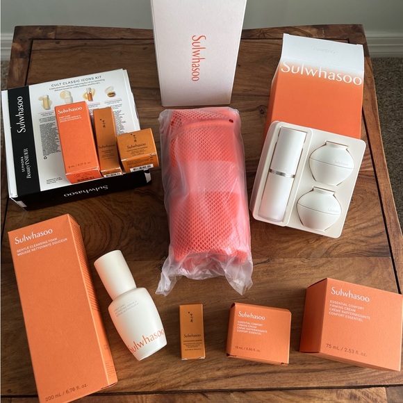 Sulwhasoo Skincare Set with orange mesh bag - Picture 1 of 3